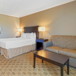 Room single king pull-out